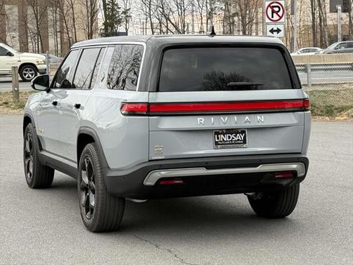 2023 Rivian R1S Adventure