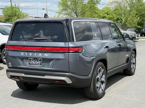 2023 Rivian R1S Adventure