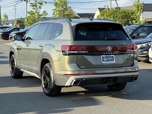 2024 Volkswagen Atlas 2.0T SE w/Technology 4MOTION