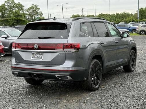 2025 Volkswagen Atlas 2.0T SE w/Technology 4MOTION
