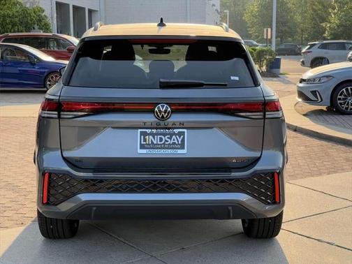 2025 Volkswagen Tiguan 2.0T SE R-Line Black 4MOTION