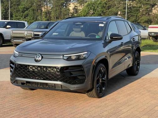 2025 Volkswagen Tiguan 2.0T SE R-Line Black 4MOTION