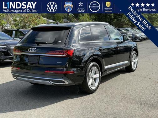 2023 Audi Q7 45 Premium Plus
