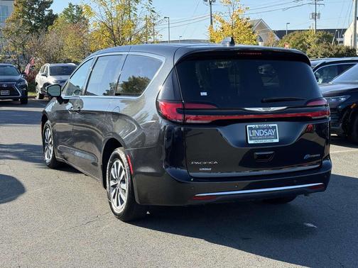 2023 Chrysler Pacifica Hybrid Touring L