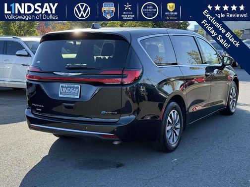 2023 Chrysler Pacifica Hybrid Touring L