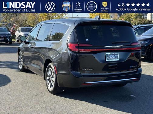 2023 Chrysler Pacifica Hybrid Touring L