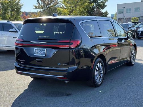 2023 Chrysler Pacifica Hybrid Touring L