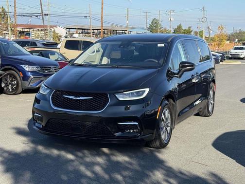 2023 Chrysler Pacifica Hybrid Touring L