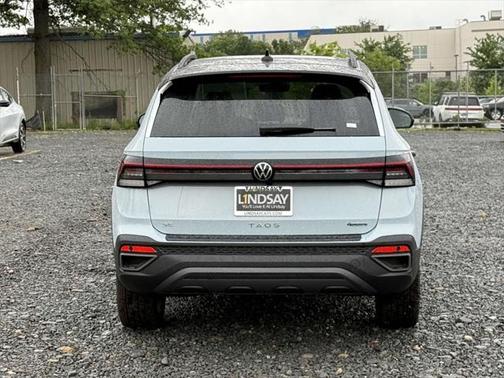2025 Volkswagen Taos 1.5T SE Black