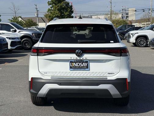 2025 Volkswagen Tiguan 2.0T SE 4MOTION