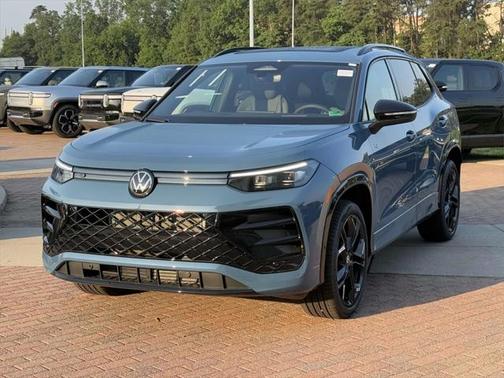 2025 Volkswagen Tiguan 2.0T SE R-Line Black 4MOTION