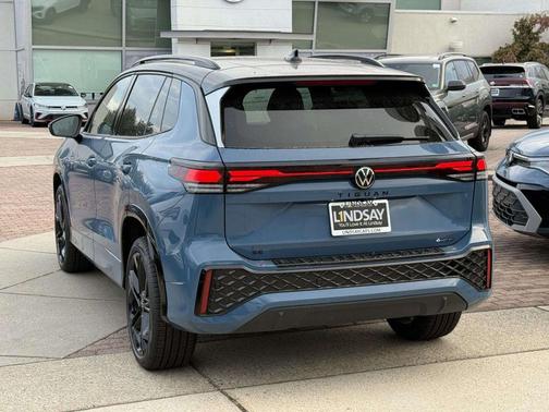 2025 Volkswagen Tiguan 2.0T SE R-Line Black 4MOTION