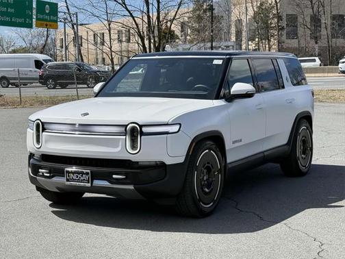 2025 Rivian R1S Adventure