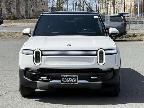 2025 Rivian R1S Adventure