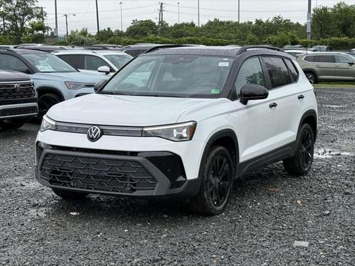 2025 Volkswagen Taos 1.5T SE Black
