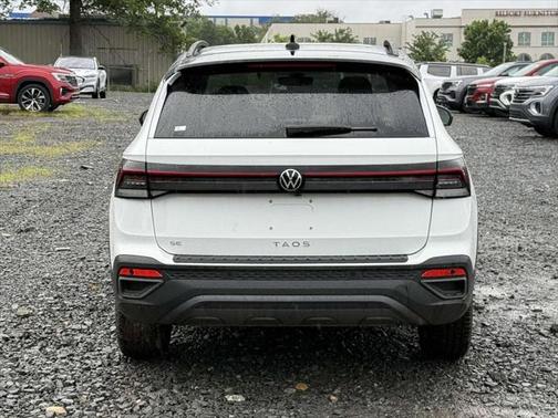2025 Volkswagen Taos 1.5T SE Black