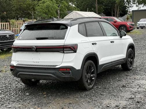 2025 Volkswagen Taos 1.5T SE Black