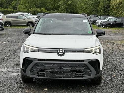 2025 Volkswagen Taos 1.5T SE Black