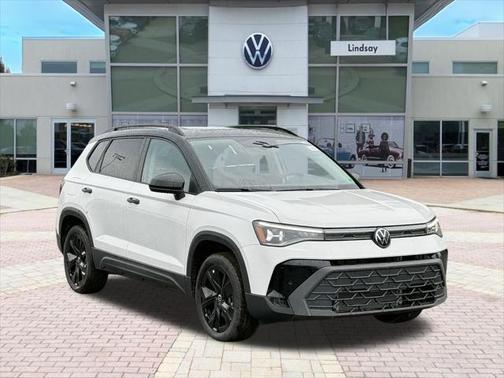 2025 Volkswagen Taos 1.5T SE Black