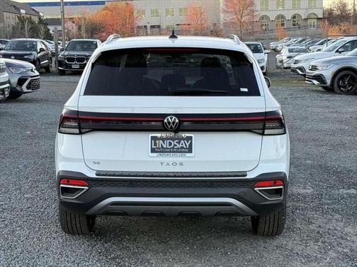 2025 Volkswagen Taos 1.5T SE