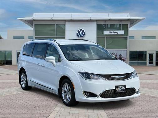 2018 Chrysler Pacifica Touring-L Plus