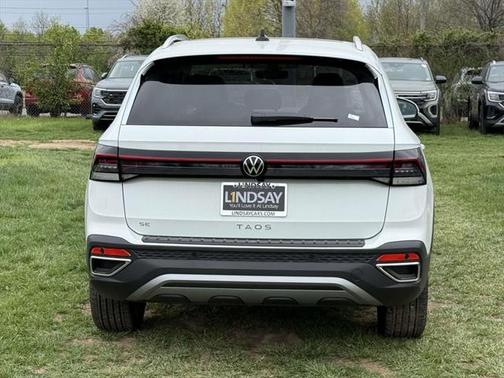 2025 Volkswagen Taos 1.5T SE