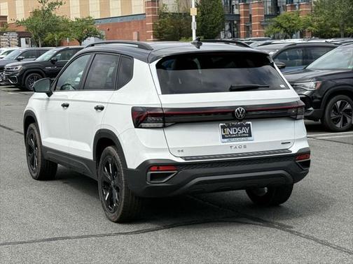 2025 Volkswagen Taos 1.5T SE Black