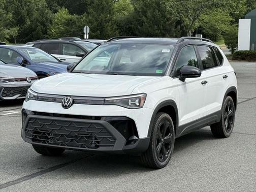 2025 Volkswagen Taos 1.5T SE Black