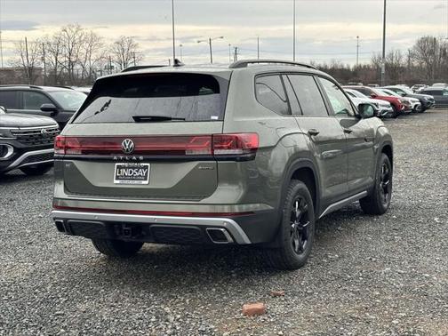 2025 Volkswagen Atlas 2.0T Peak Edition