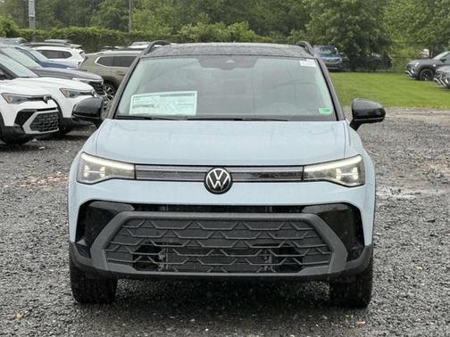 2025 Volkswagen Taos 1.5T SE Black