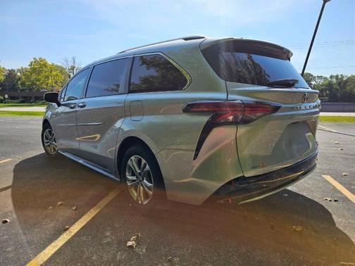 2021 Toyota Sienna Platinum 7 Passenger