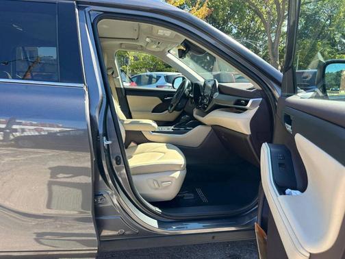 2021 Toyota Highlander Hybrid XLE