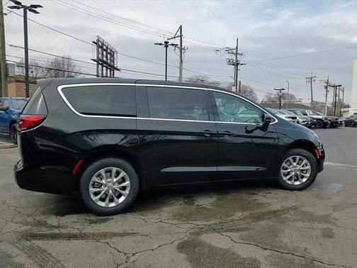 2025 Chrysler Pacifica L