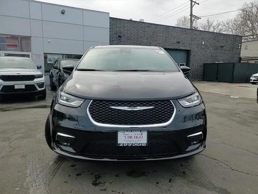 2025 Chrysler Pacifica L