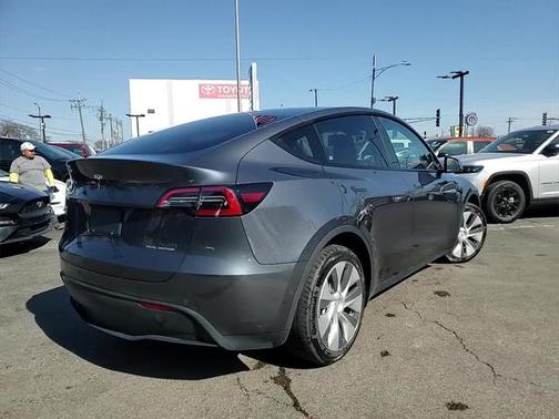 2022 Tesla Model Y Long Range Dual Motor All-Wheel Drive