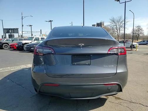 2022 Tesla Model Y Long Range Dual Motor All-Wheel Drive