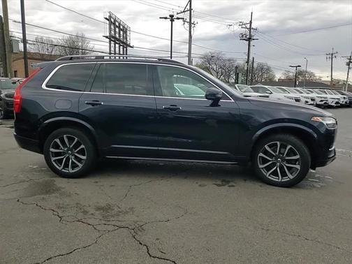 2019 Volvo XC90 T6 Momentum