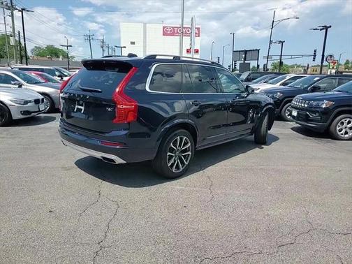 2019 Volvo XC90 T6 Momentum