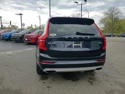 2019 Volvo XC90 T6 Momentum