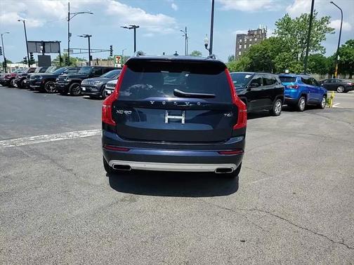 2019 Volvo XC90 T6 Momentum