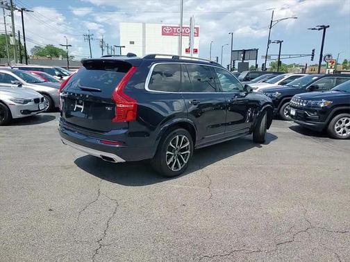 2019 Volvo XC90 T6 Momentum