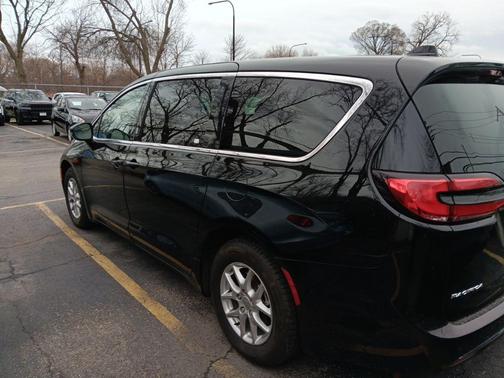 2024 Chrysler Pacifica Touring-L