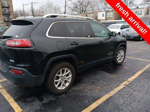 Brilliant Black Crystal Pearlcoat 2016 Jeep Cherokee Latitude