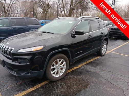 Brilliant Black Crystal Pearlcoat 2016 Jeep Cherokee Latitude