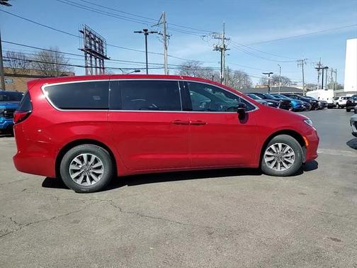 2025 Chrysler Pacifica Hybrid Select