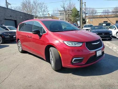 2025 Chrysler Pacifica Hybrid Select
