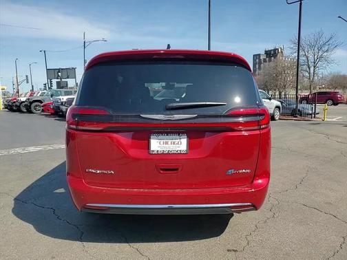2025 Chrysler Pacifica Hybrid Select