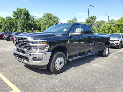2025 RAM 3500 Tradesman Crew Cab 4x4 8' Box