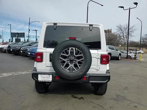 2025 Jeep Wrangler 4-Door Sahara 4x4