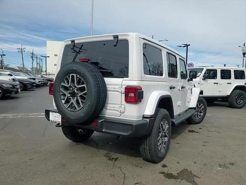 2025 Jeep Wrangler 4-Door Sahara 4x4